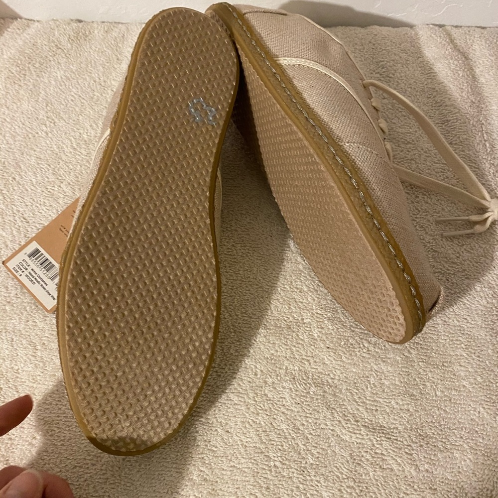 Toms - Picture 4 of 7